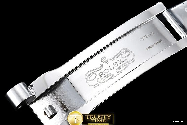 0321 RDD0207F – DayDate Compact 677